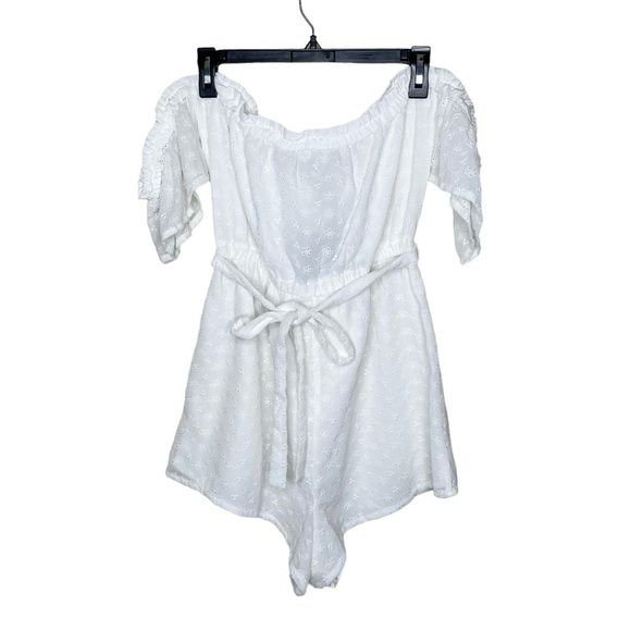 NWT Le Lis White Smocked Eyelet Romper Large - Picture 4 of 12